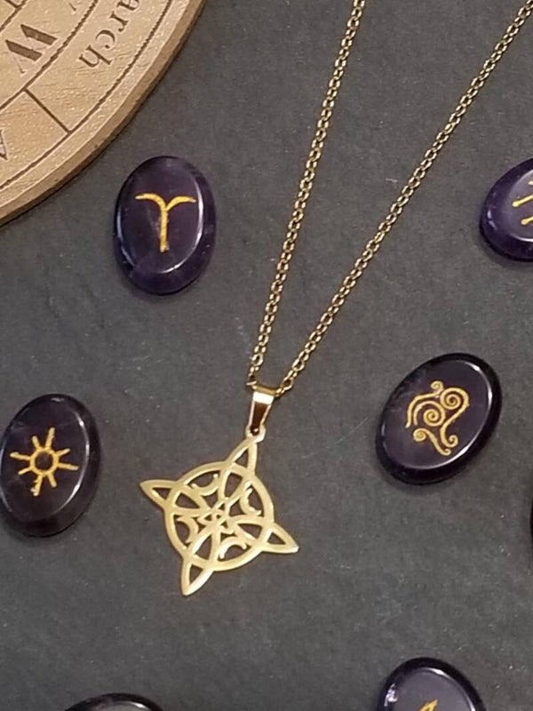 Chaine dorée nœud de sorcière