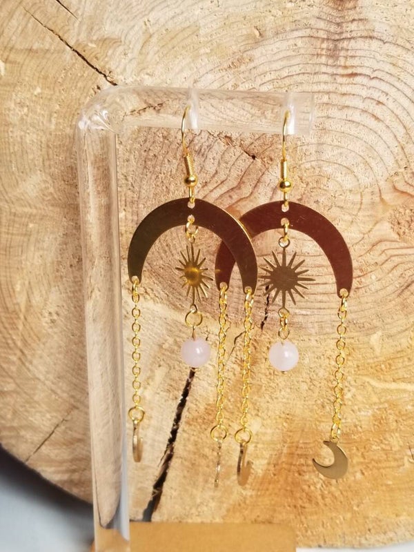 Boucles laiton lunes & soleils quartz rose
