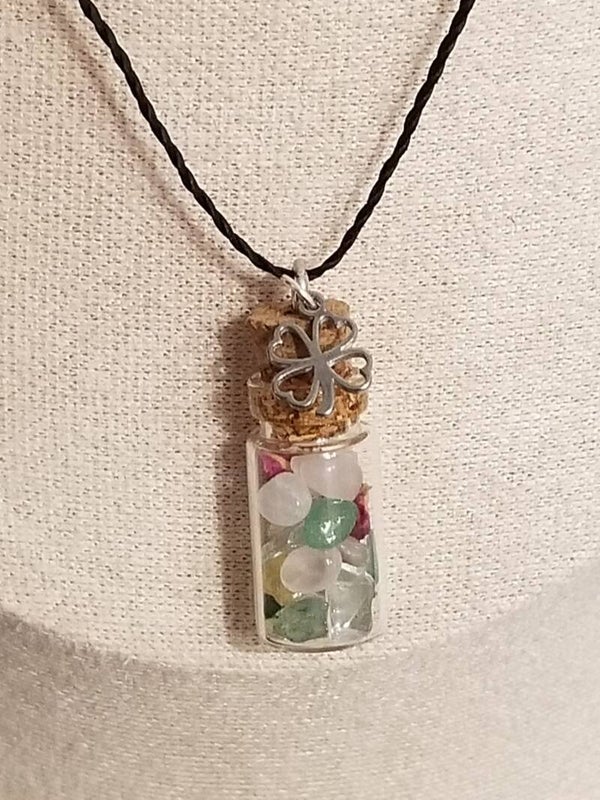 Collier fiole "amour & chance"