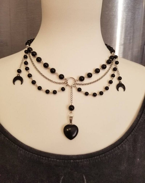 Collier de cérémonie en agate noire