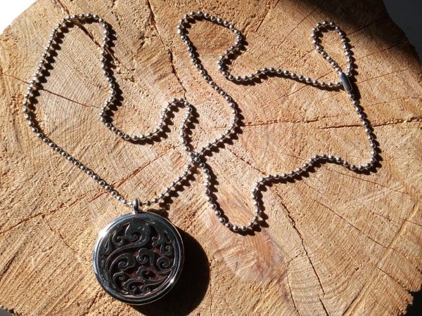 Collier diffuseur d'huiles essentielles