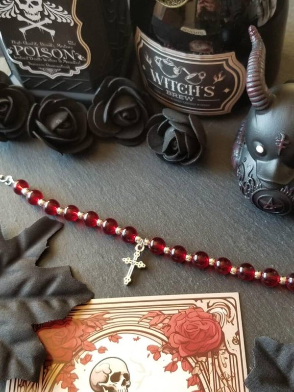 Bracelet verre rouge croix