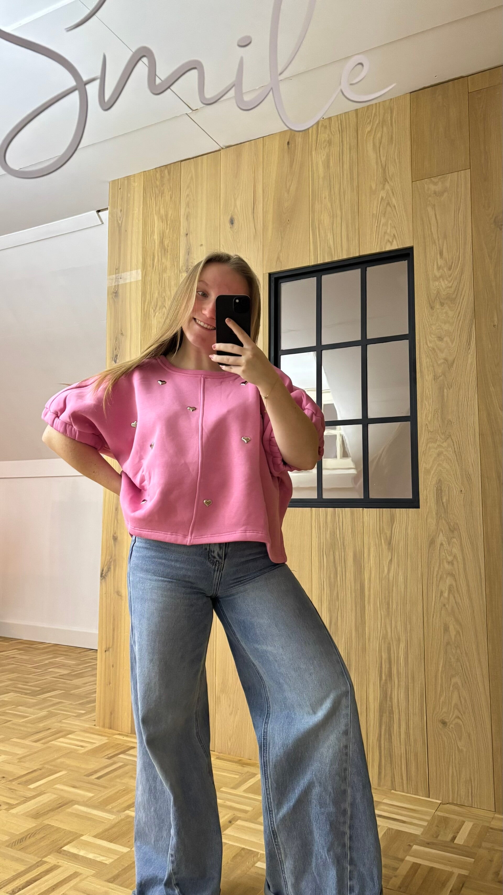 Sweatshirt with heart details - ONE SIZE