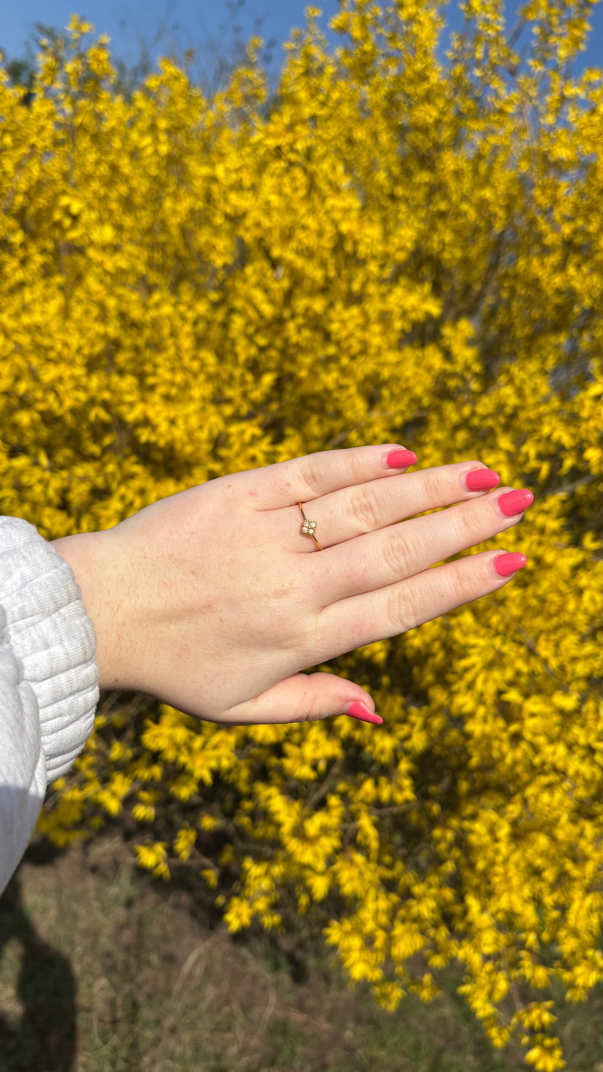 Golden mini flower ring
