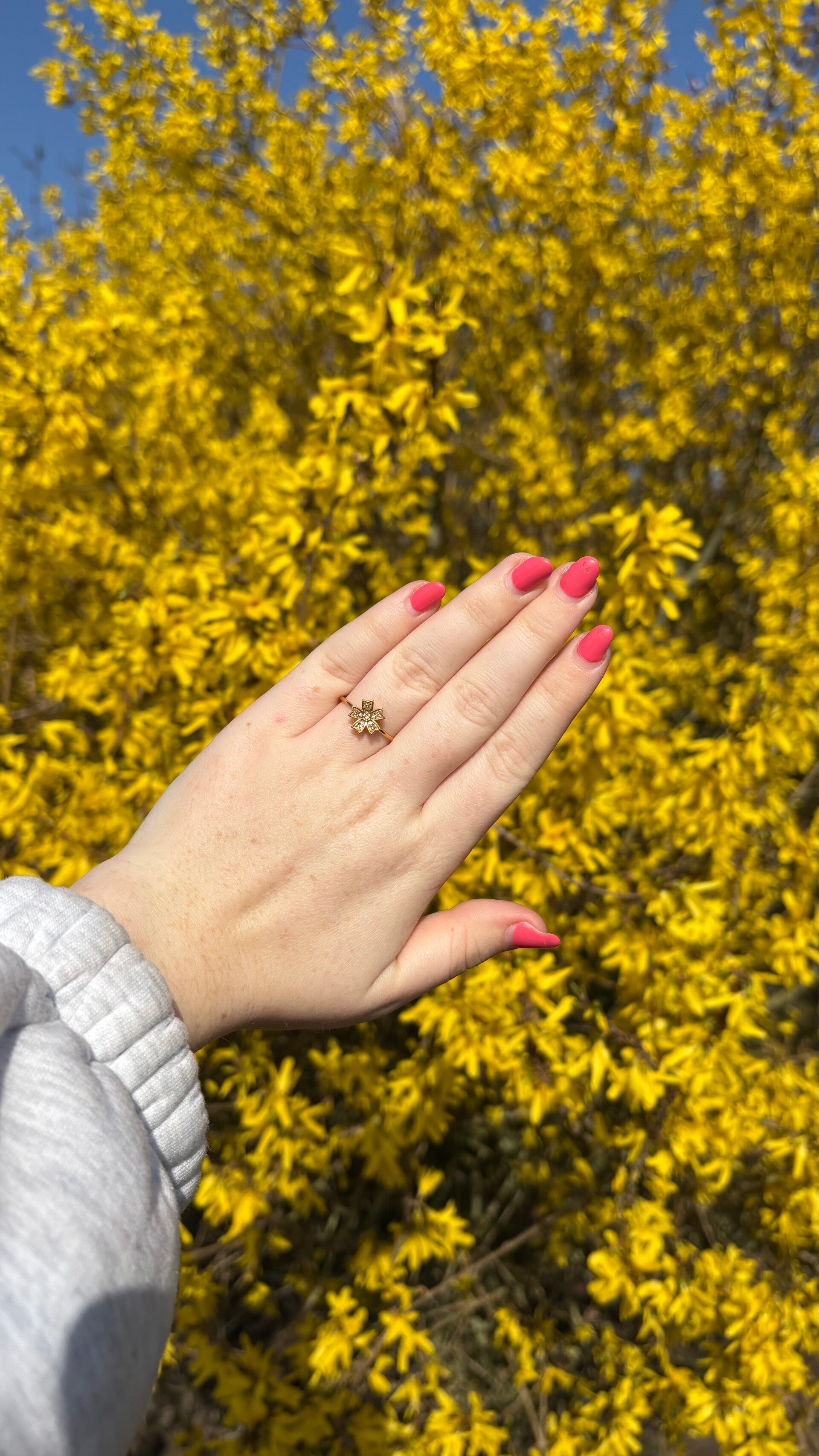 Golder star bloom ring