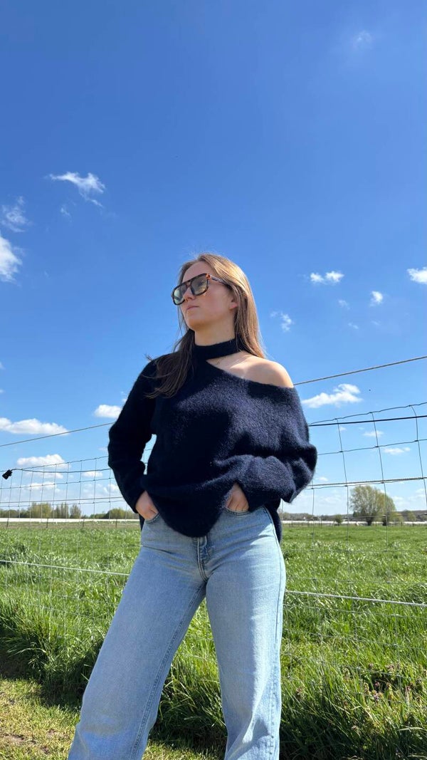 Fluffy off-shoulder sweater - navy