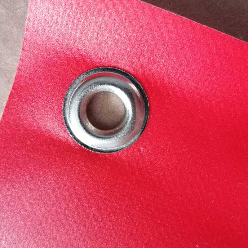fixation oeillet bache pvc imprimée pizza