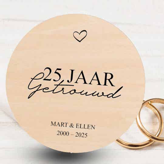 Houten cirkel met tekst - 25 jaar getrouwd