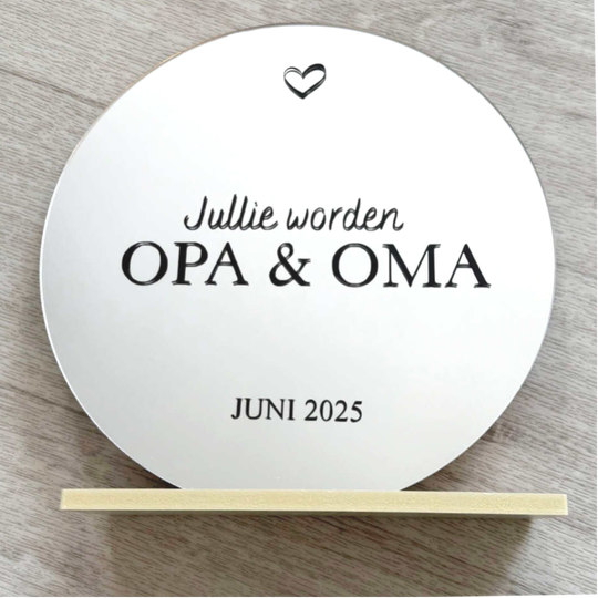 Jullie worden opa en oma spiegel