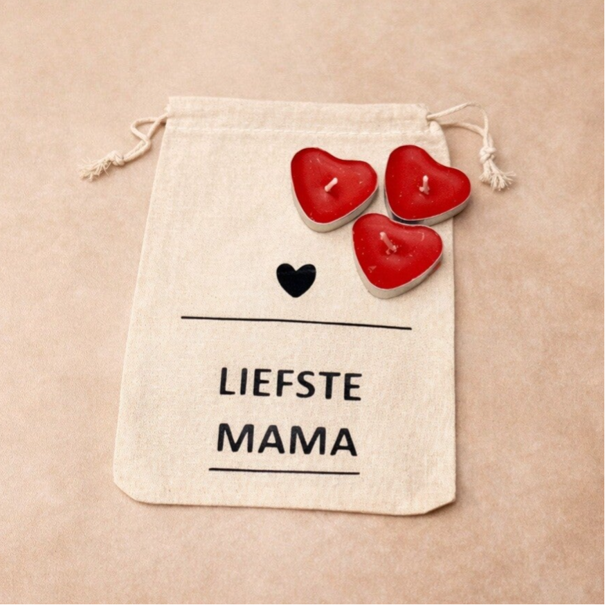 Zakje 'Liefste Mama’ met 3 hartjes kaarsjes