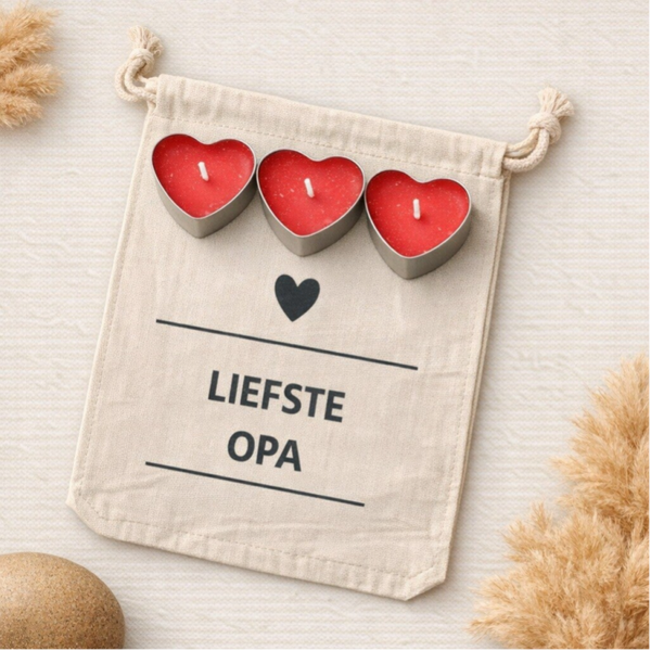 Zakje 'Liefste Opa’ met 3 hartjes kaarsjes