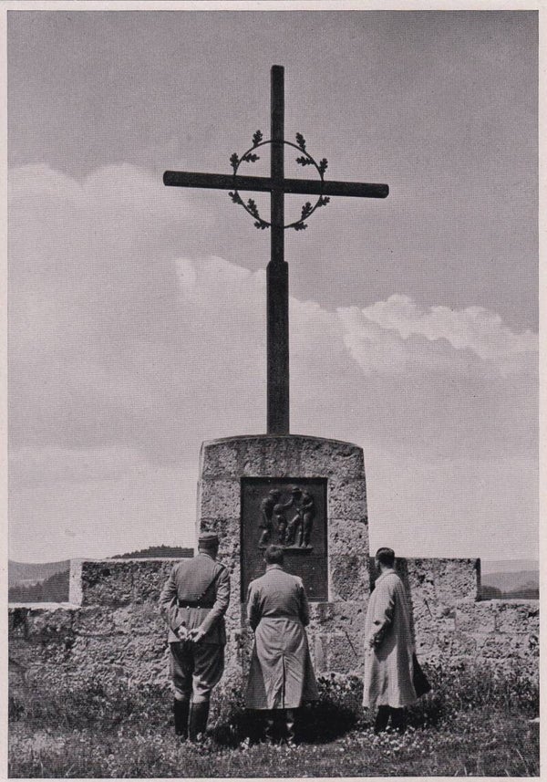 Am Gefallenendenk-mal in Hilpoltstein Franken / Sammelwerk Nr. 15 / Bild Nr. 2 Gruppe 63