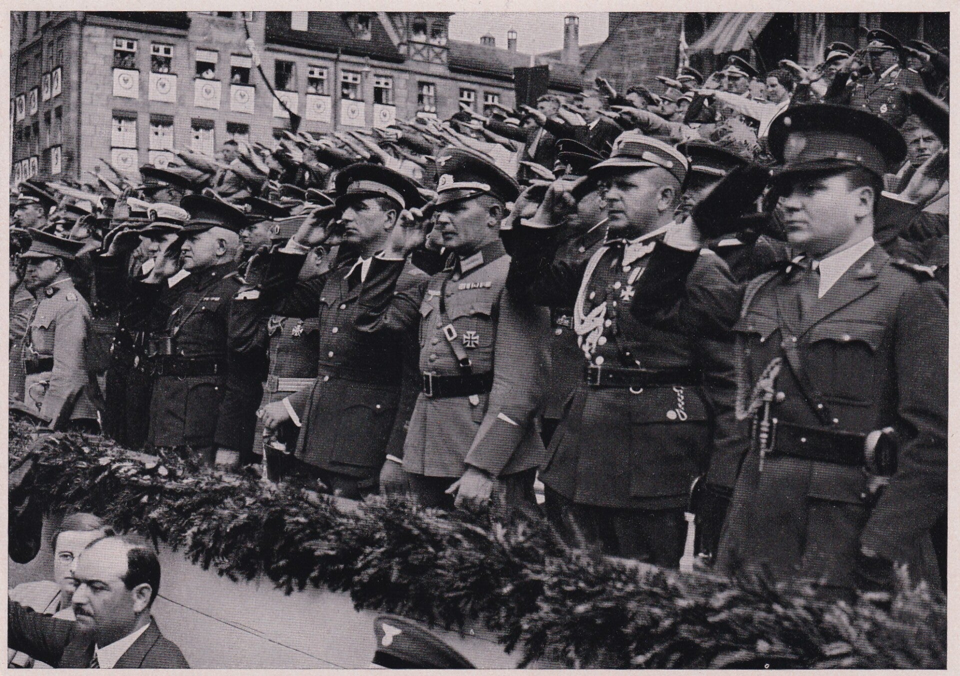 Die ausländischen Militärattaches am Parteitag / Sammelwerk Nr. 15 / Bild Nr. 76 Gruppe 65