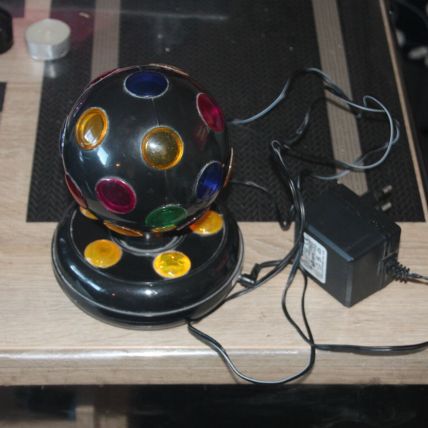 Disco Kugel mit verschiedenen Lichtfarben