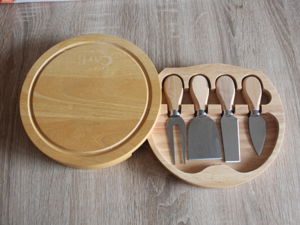 Käsebesteck in Holzkasten