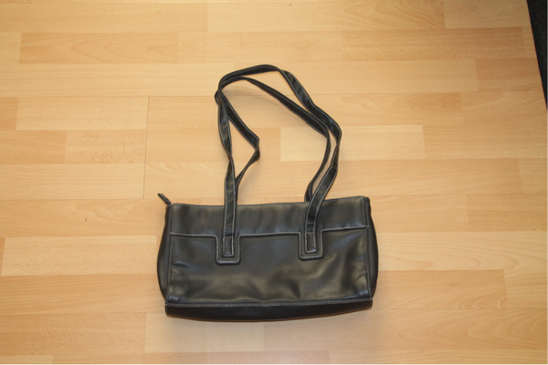 Damen Handtasche Sunny von Amari in Schwarz