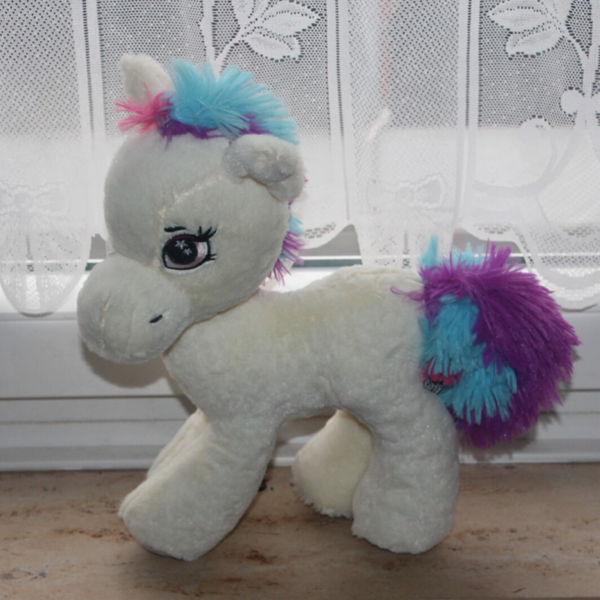 Großes Plüschpony