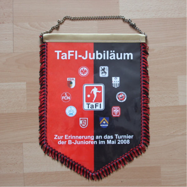1.FCN Großer Wimpel mit Goldkette