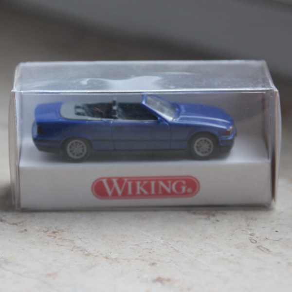 BMW 325 i Carbrio blau