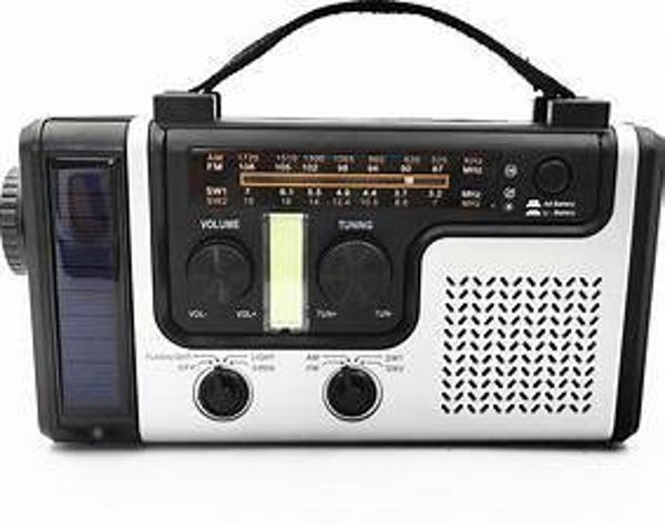 opwindbaar/zonne energie vintage radio met flashlight functie