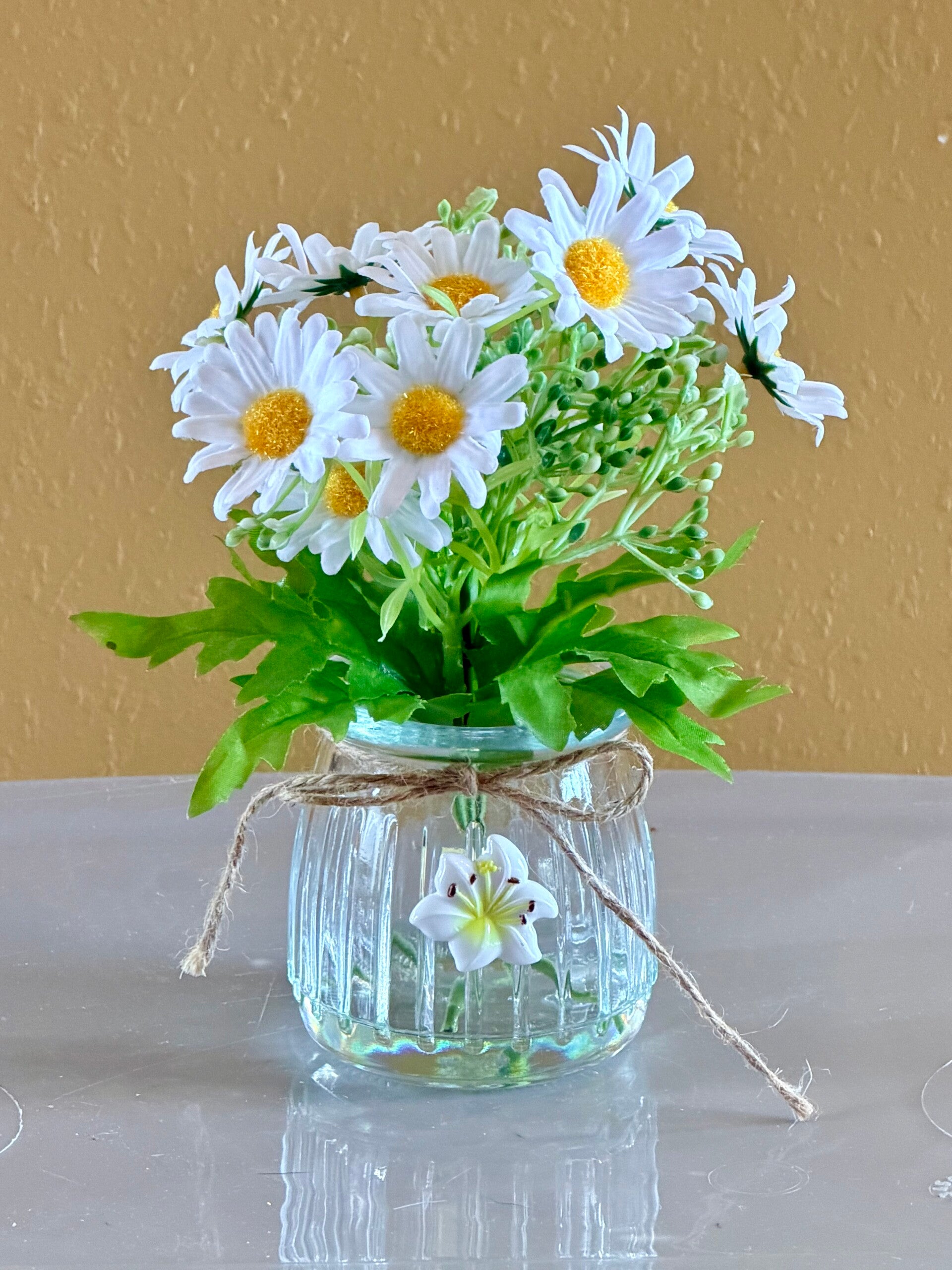 White Daisy Charm 🌼
