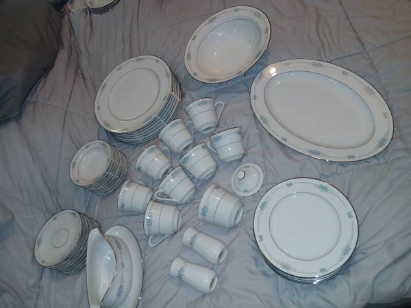 46 Piece Vintage Style House 'Brocade" Fine China Set