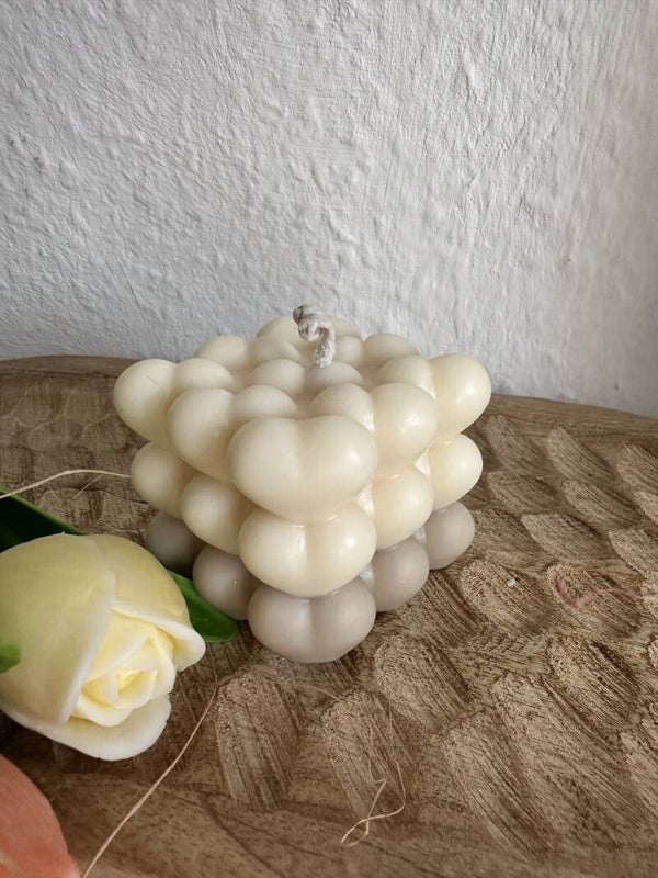 Kerze " Herz Bubble" handgegossen aus Rapswachs