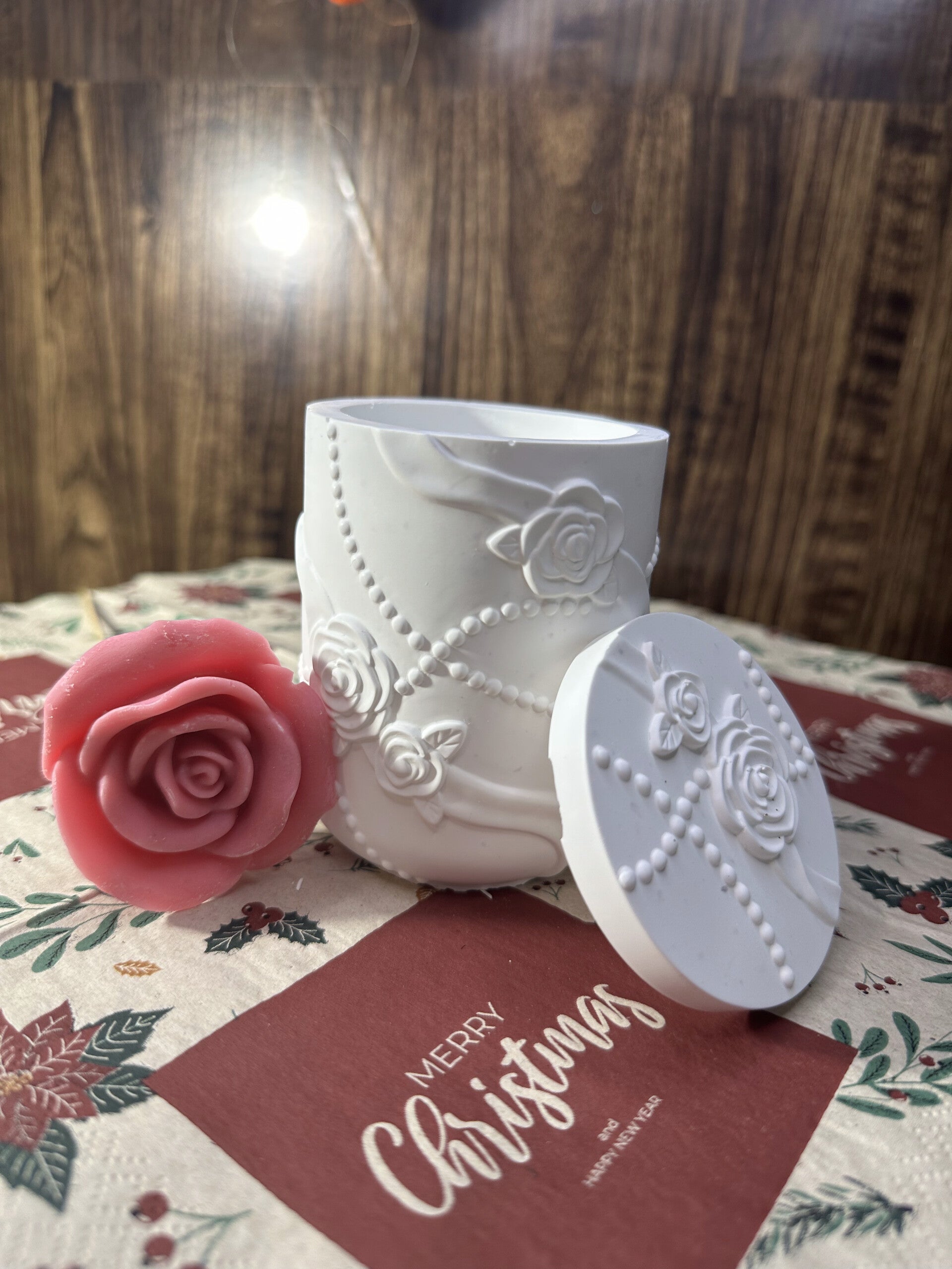 Aufbewahrungsgefäß " Rose" handgegossen