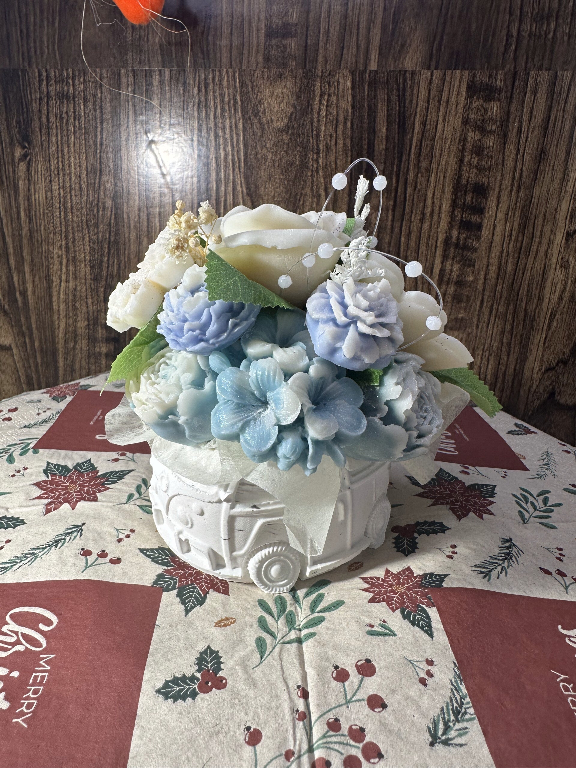 Kerzenstrauß " Blue Elias" handgegossen aus Rapswachs