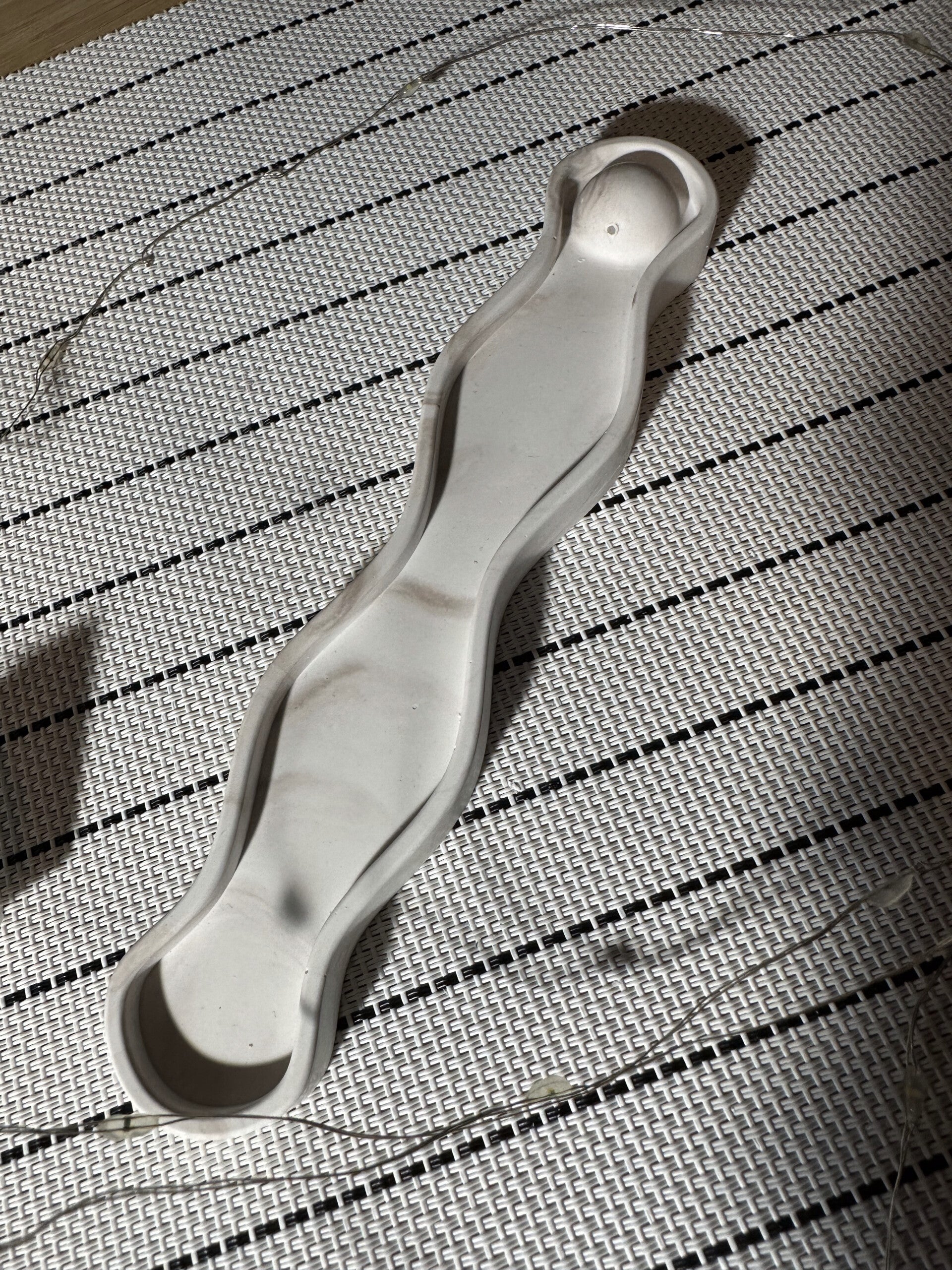 Räucherstäbchenhalter  – handgefertigt aus Raysin, stilvolles Statement-Piece