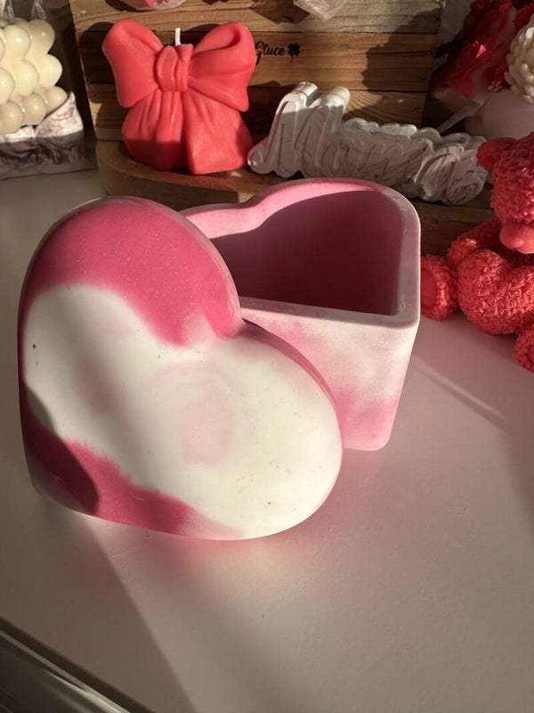 Handgefertigte Schmuckschatulle "Herz" aus Raysin - stilvolle Aufbewahrung im modernen Design