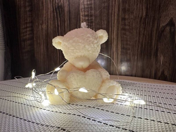 Kerze " Teddy Love " handgegossen aus Rapswachs