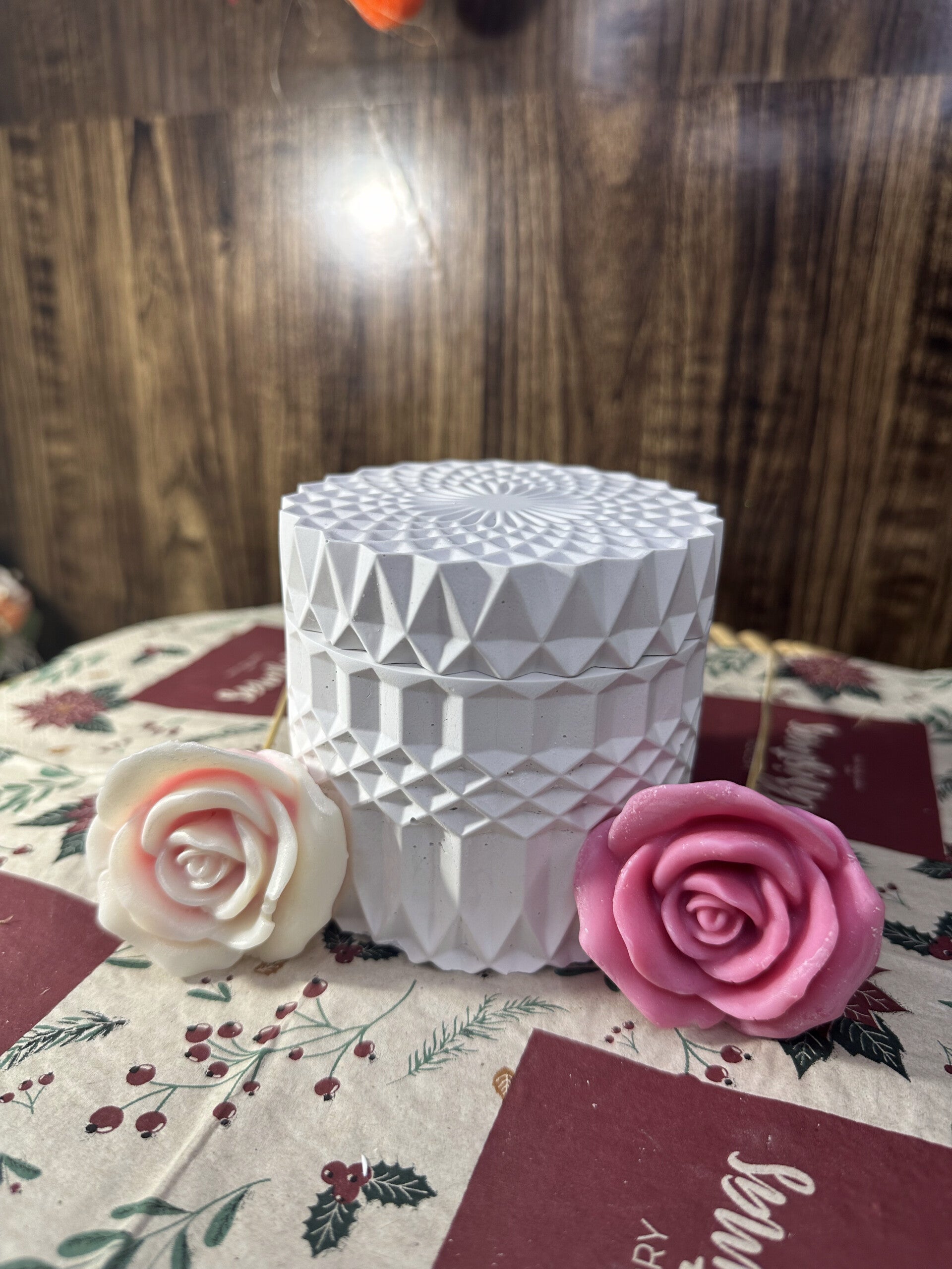 Handgefertigte Schmuckschatulle aus  - stilvolle Aufbewahrung im modernen Design