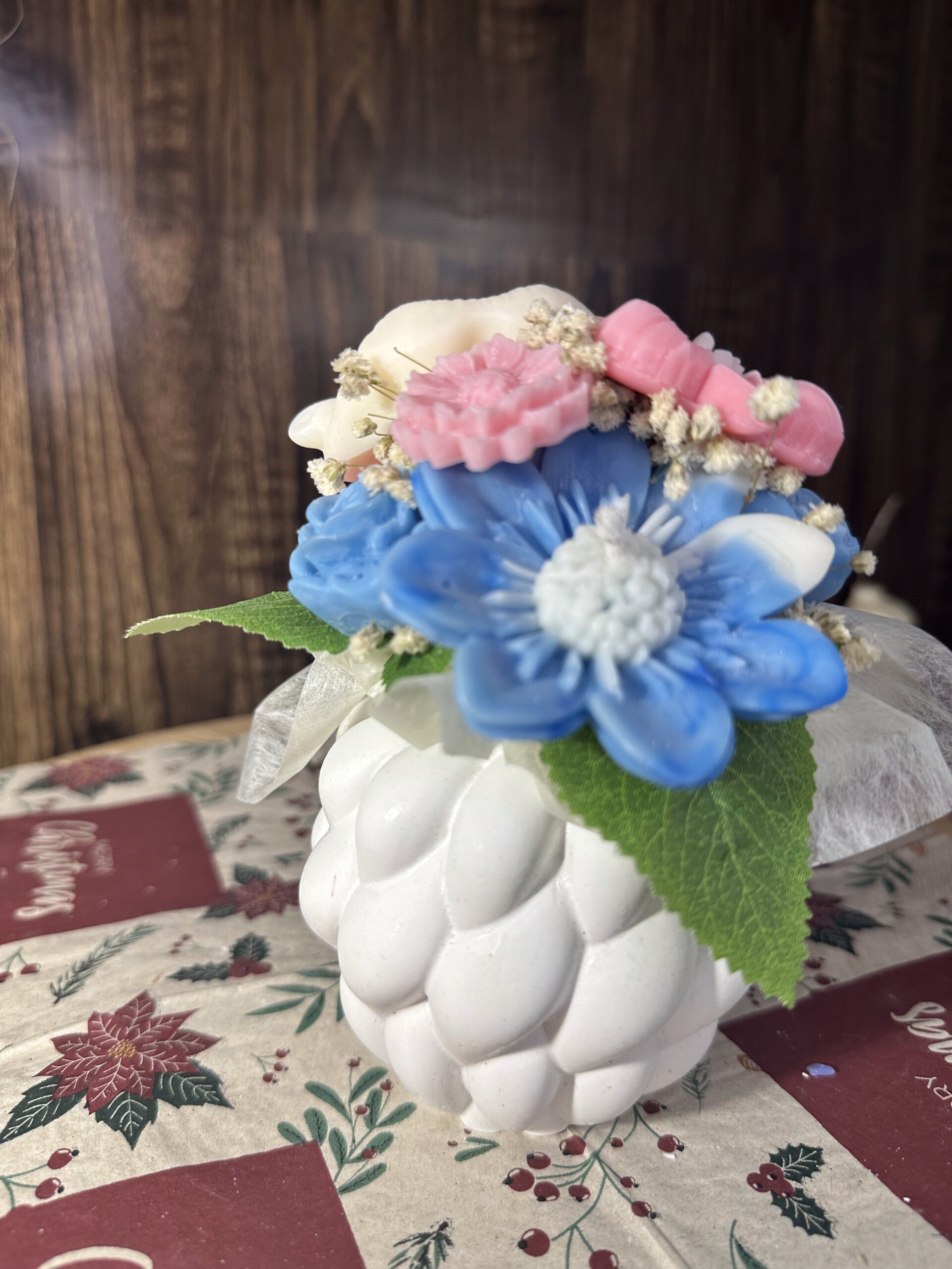 Kerzenstrauß "petite Blue" - handgegossen aus Rapswachs