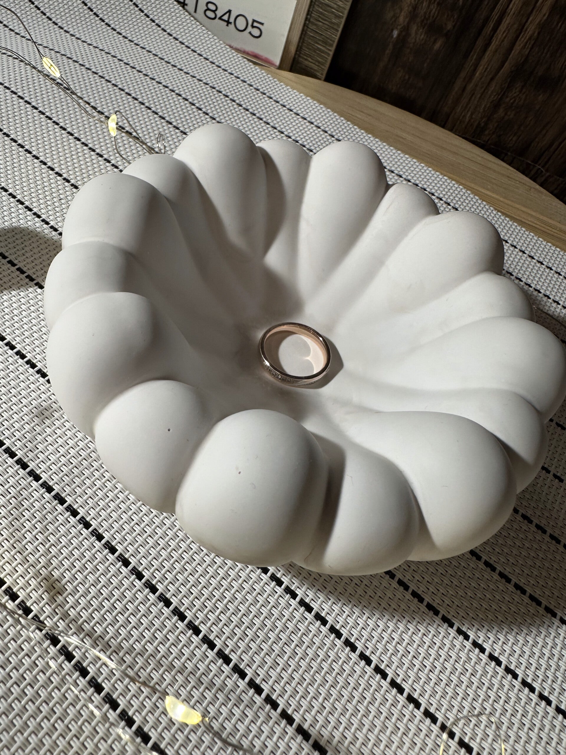 Handgefertigte Schmuckschale "Wolke" aus Raysin - stilvolle Aufbewahrung im modernen Design