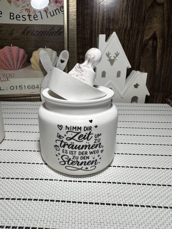 handgegossene Dose „Augenblick“ wird aus hochwertiger Gießmasse