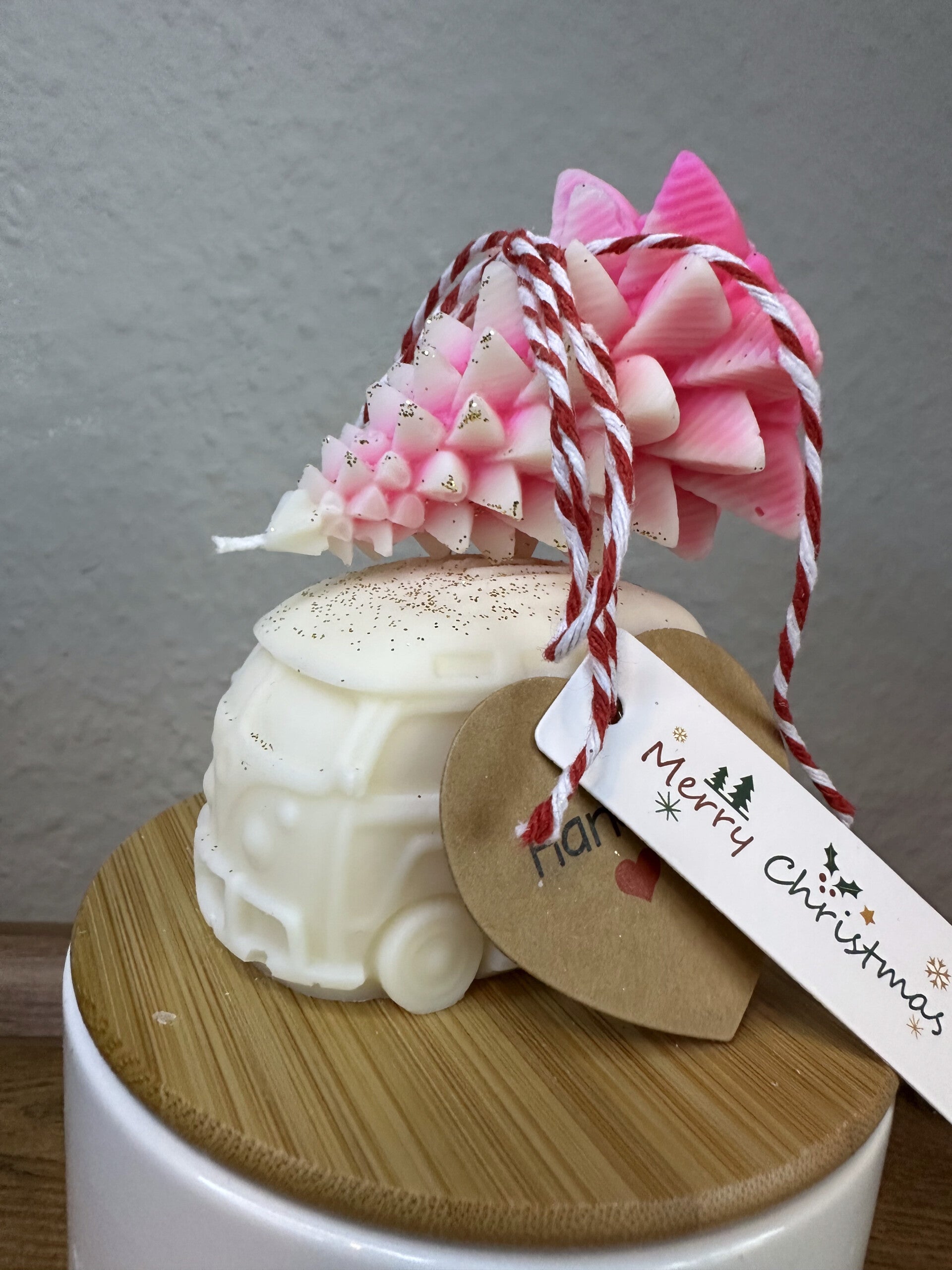 Kerze " Auto/ Baum " handgegossen aus Rapswachs