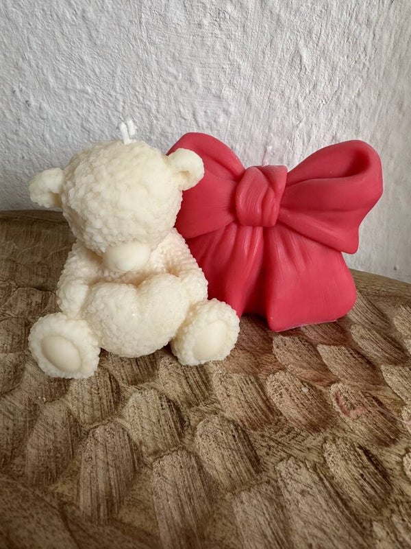 Kerze "Teddy & Schleife SET" - handgegossen aus Rapswachs