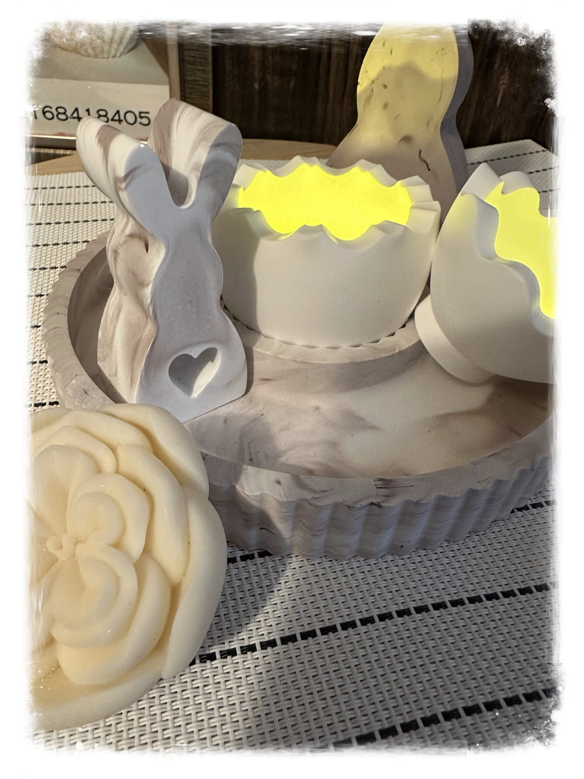 Deko-Osterhase – handgegossen aus Raysin, minimalistisch & modern