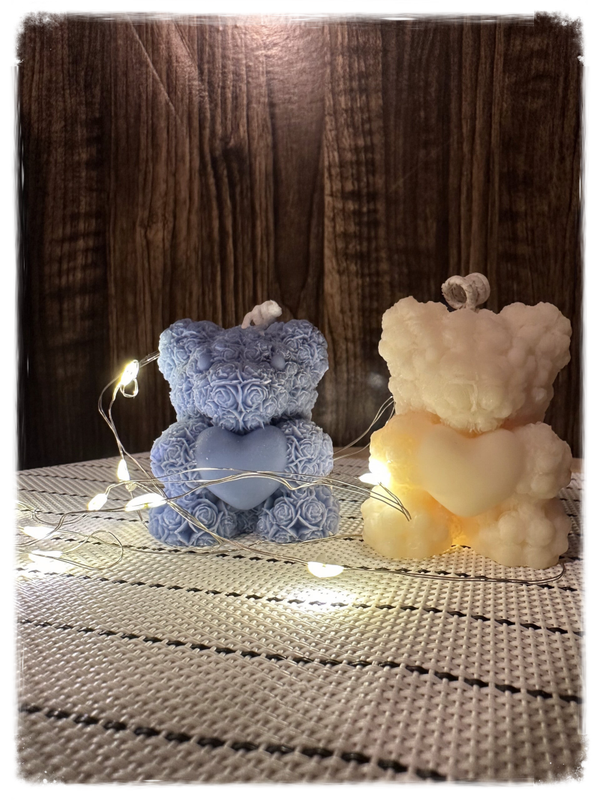 Kerze " Bärchen Nala" handgegossen aus Rapswachs