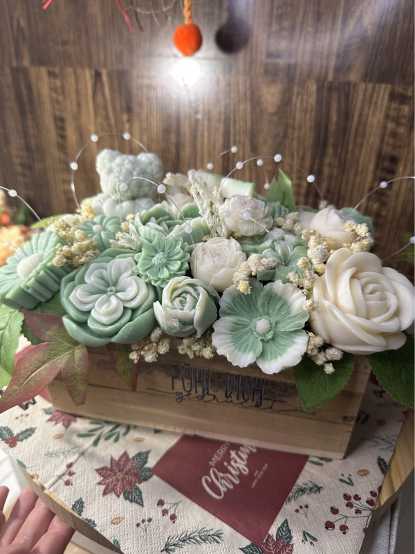 Kerzenstrauß "Grüner Blumenwiese" handgegossen aus Rapswachs