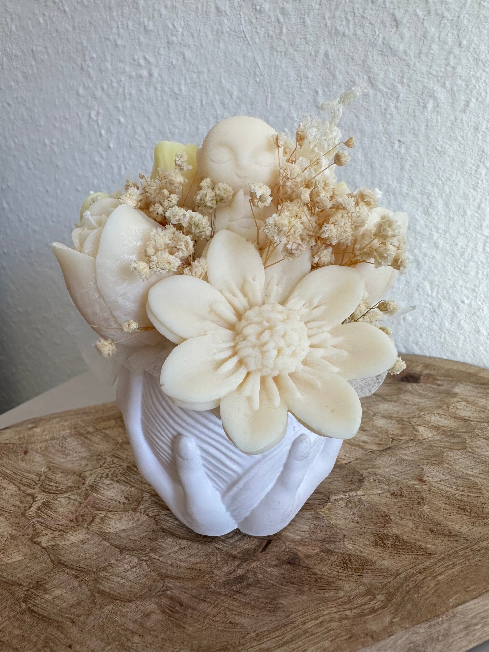 Kerzenstrauß  "Frühlings Liebe " handgegossen aus Rapswachs