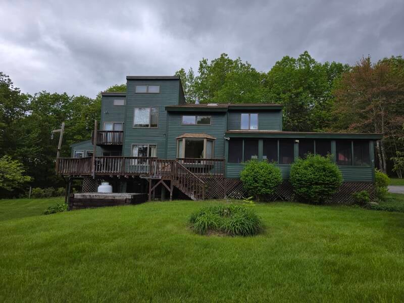 Freshly sprayed residential exterior in Swanzey, NH! 🏡✨ Offering our services here! 🎨 #Exterior #Painting #HomeImprovement #Swanzey #NewHampshire