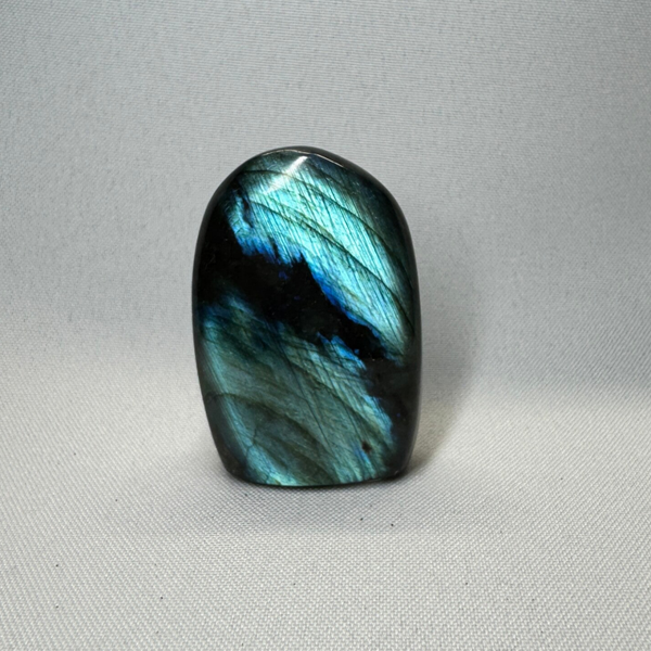 Labradoriet freeform