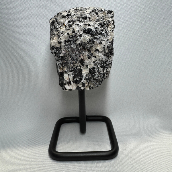 Toermalijnkwarts ruw op standaard