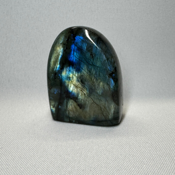 Labradoriet freeform