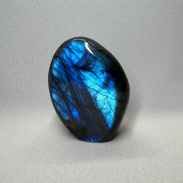 Labradoriet freeform