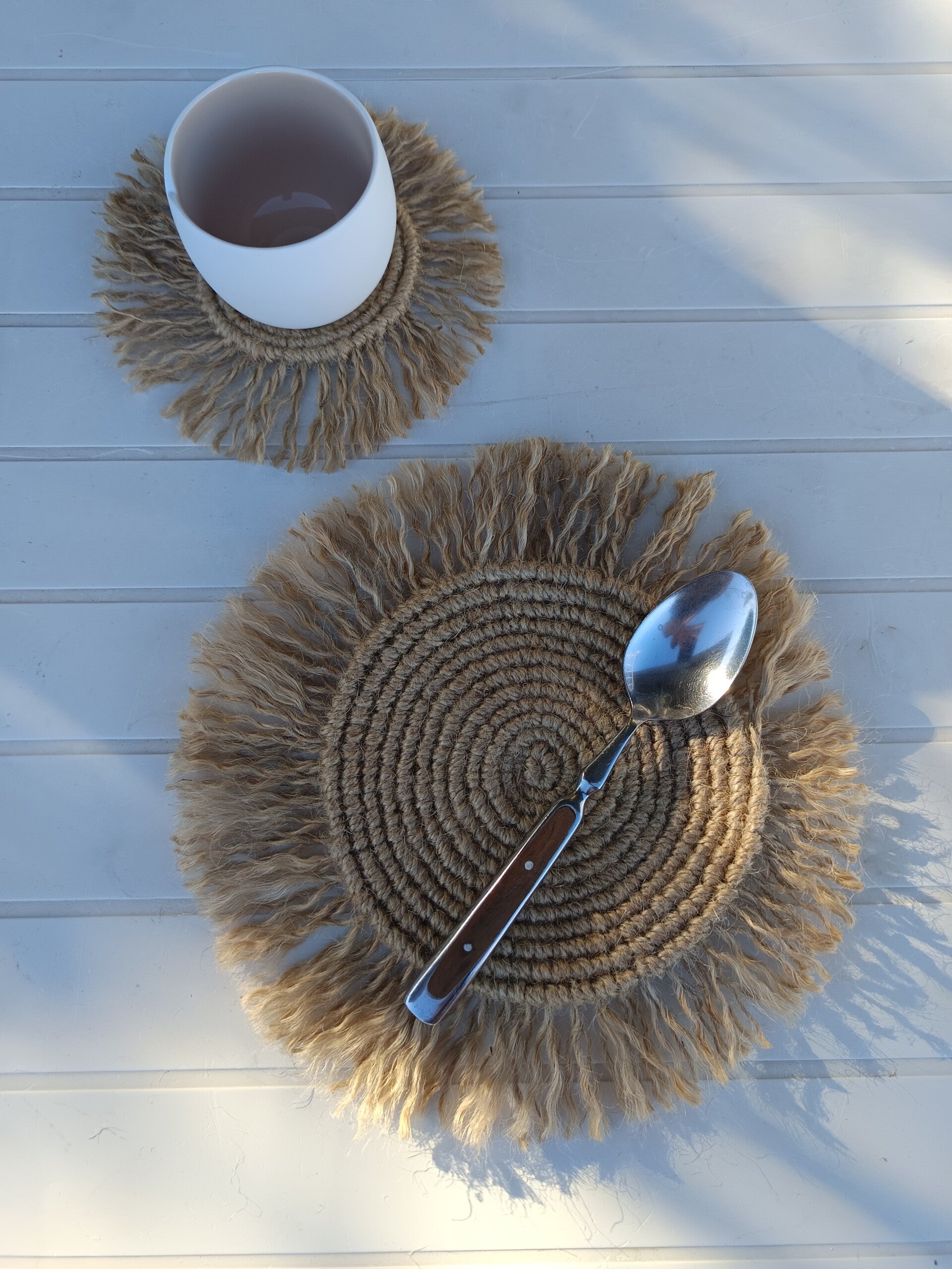 Set Terra – Mantel individual y posavasos en macramé de yute
