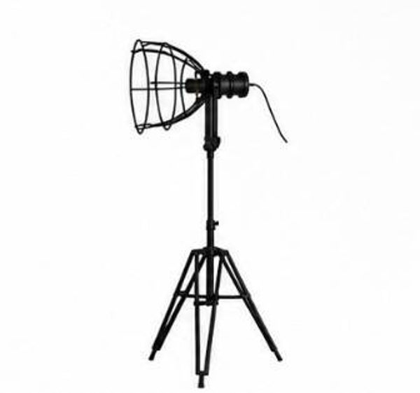 Lampă de podea industrială tip reflector pe trepied