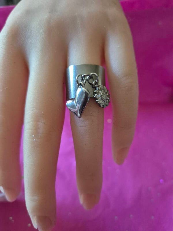 Bague réglable breloque coeur et fleur